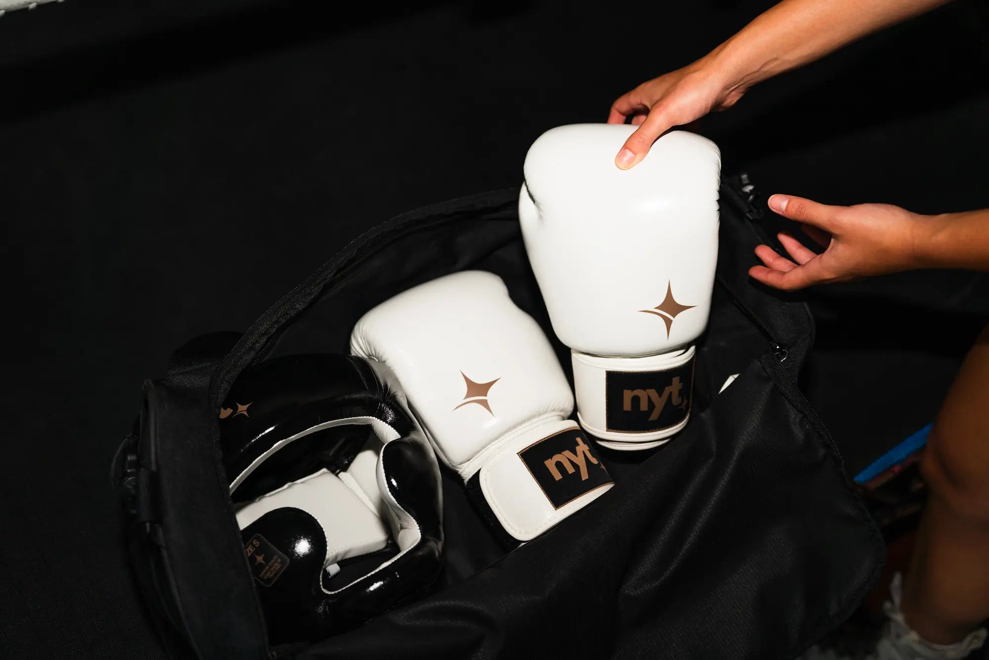 Muay Thai Glove Sizes Explained: 10oz, 12oz, 14oz, and 16oz